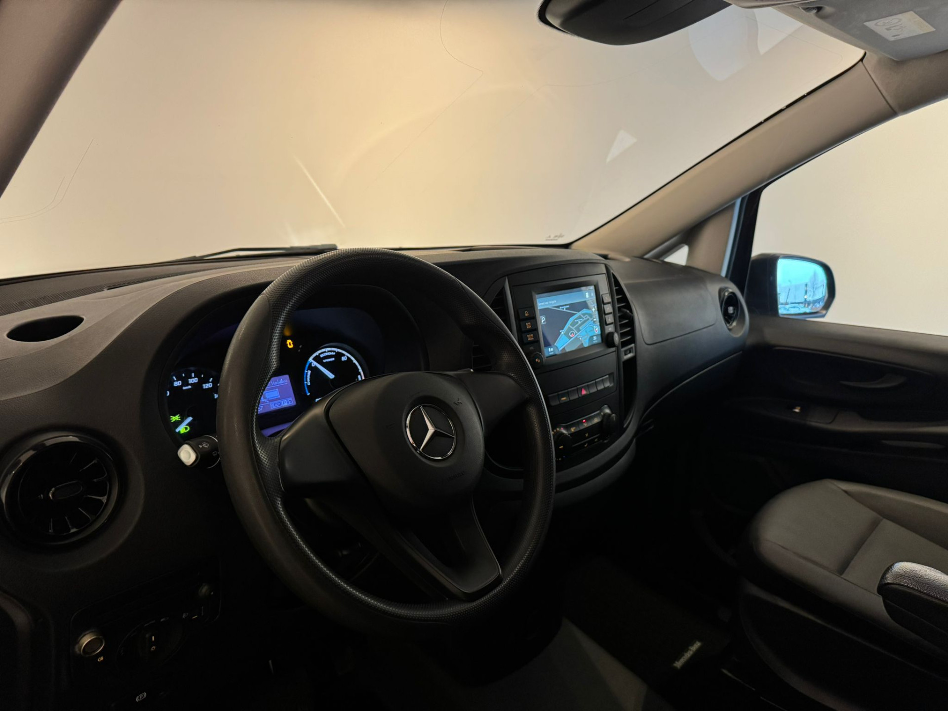 41408991-15.jpg