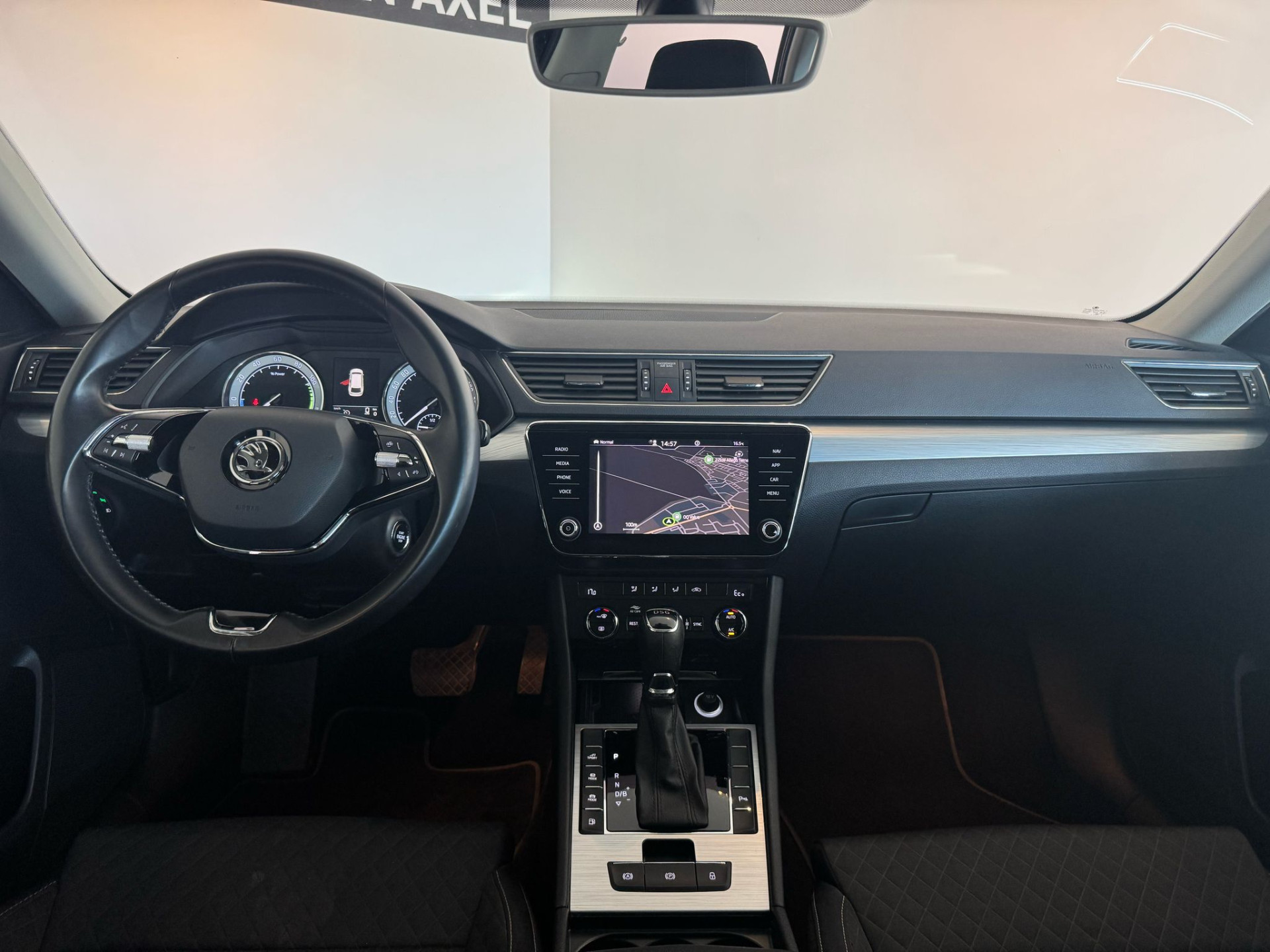 42593234-18.jpg