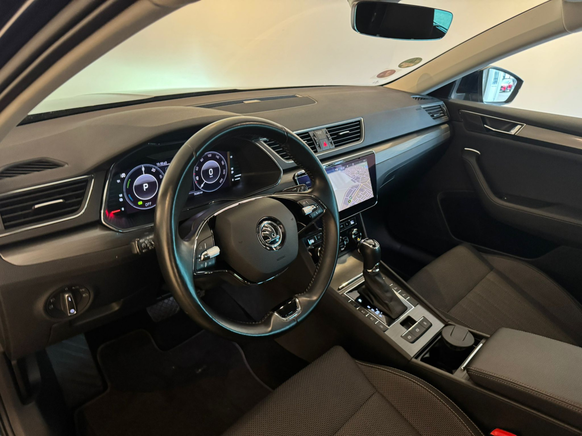 42714950-16.jpg