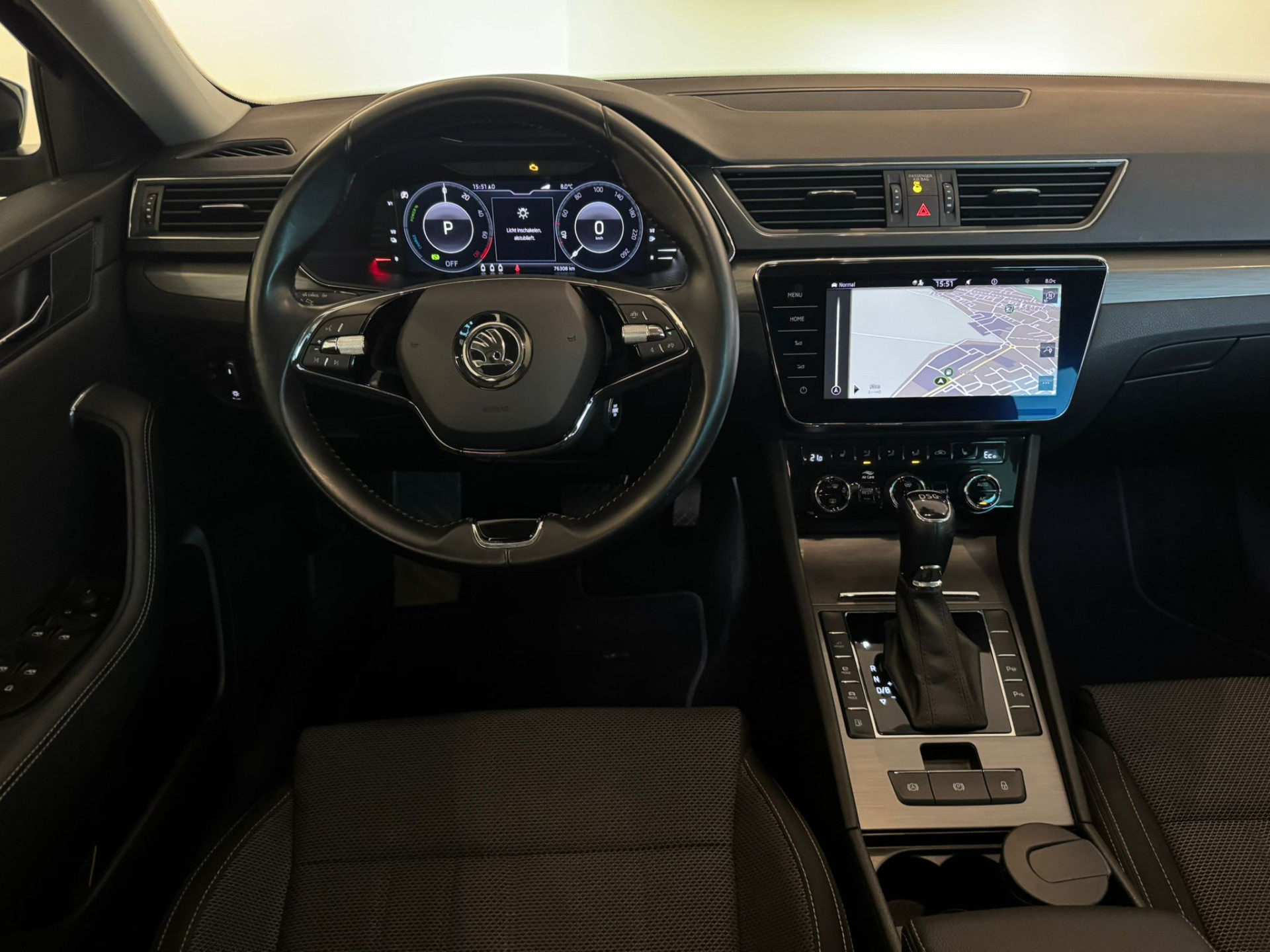 42714950-18.jpg