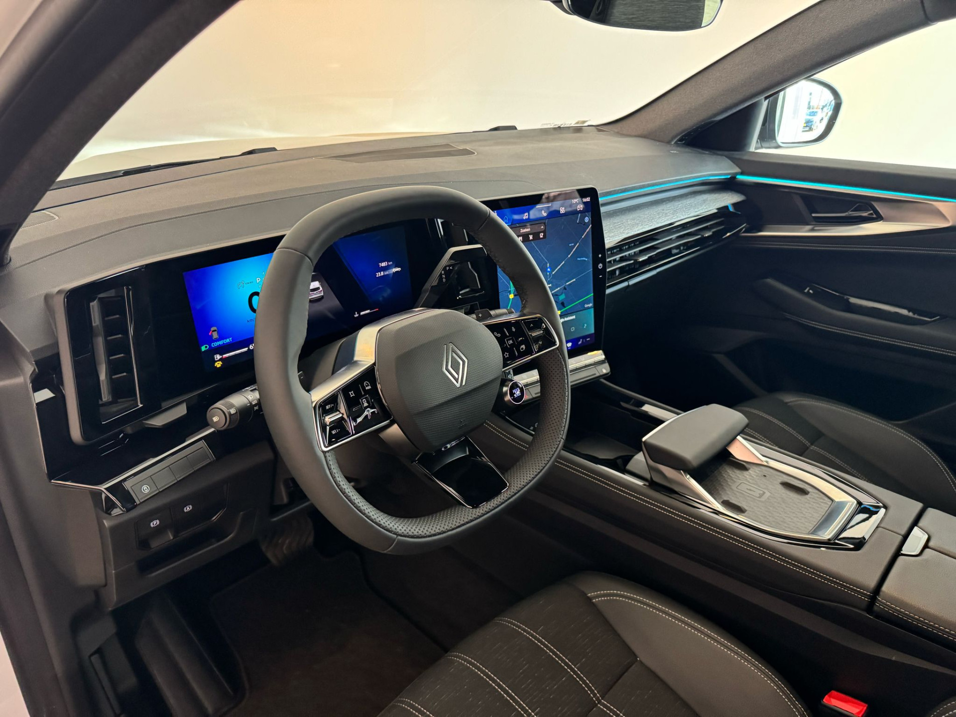 43254168-16.jpg
