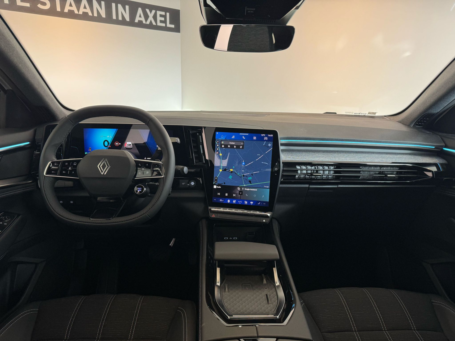 43254168-18.jpg