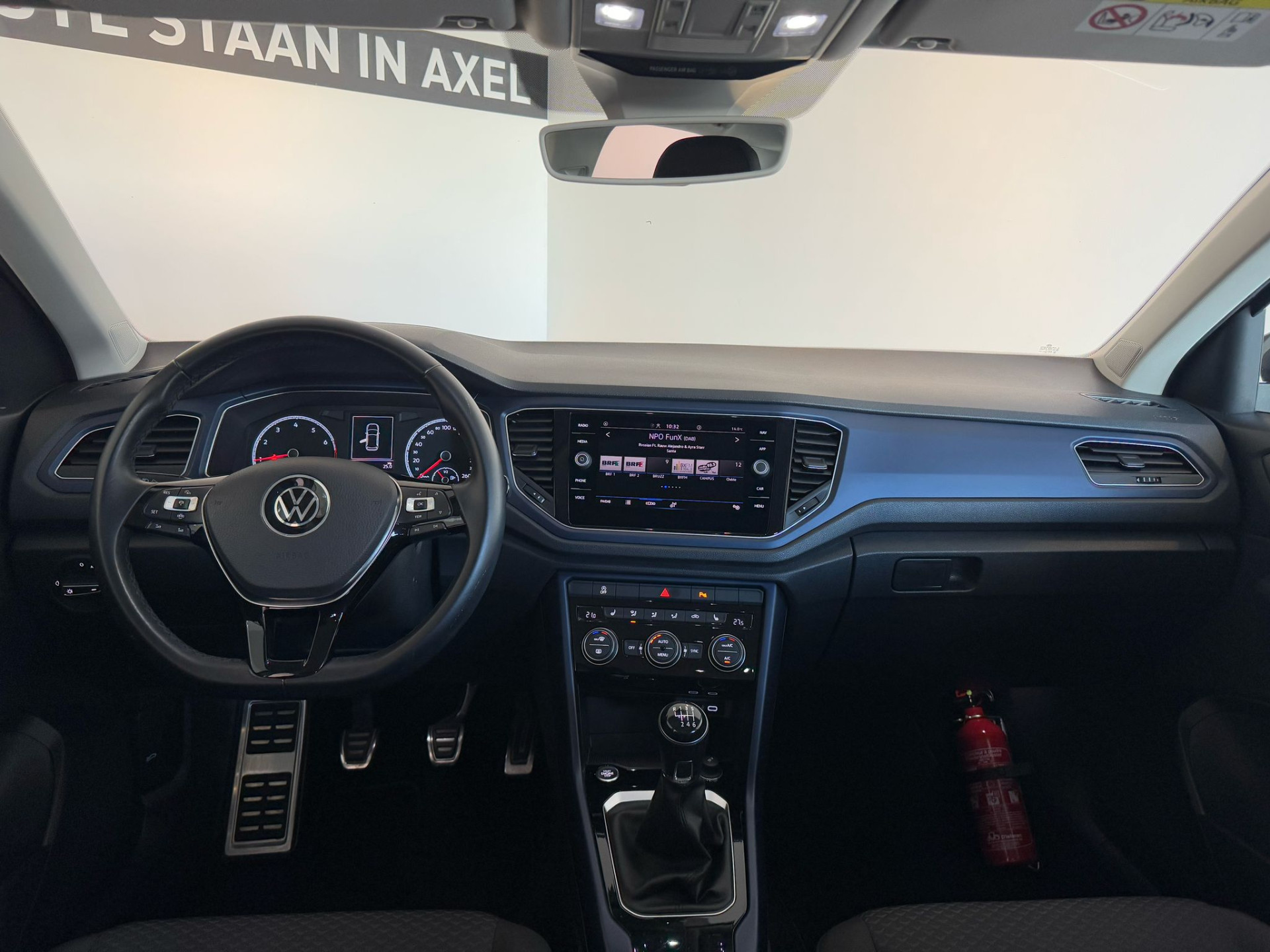 43314965-17.jpg