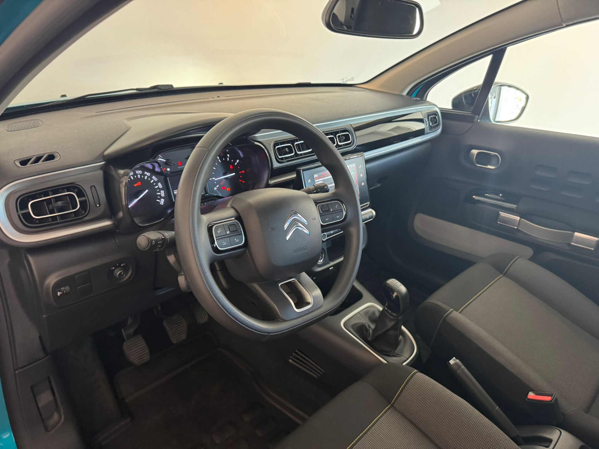43841018-15.jpg