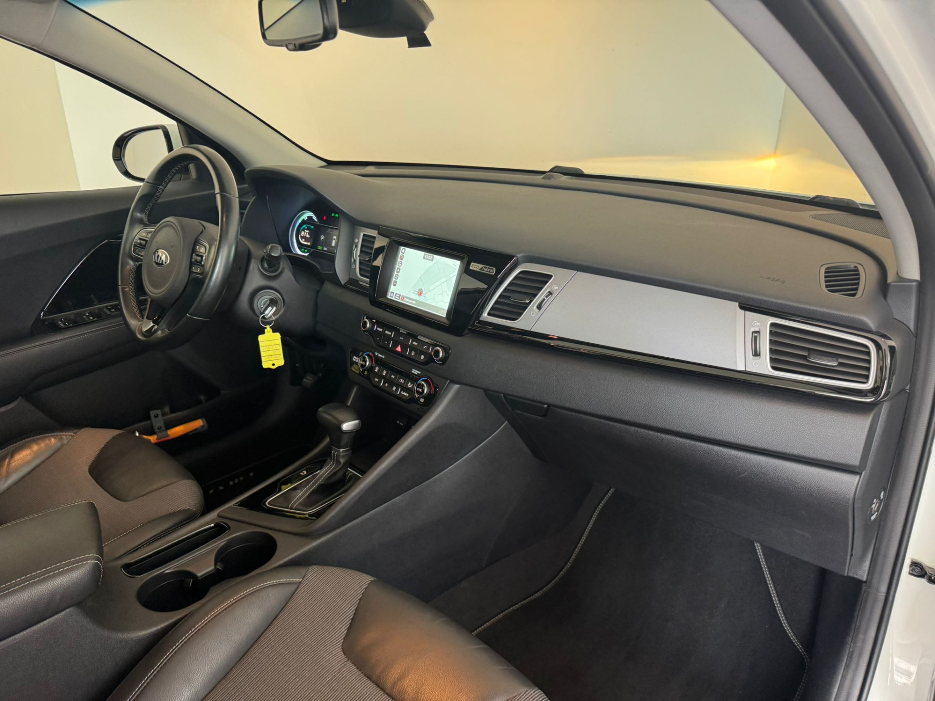 43841031-14.jpg