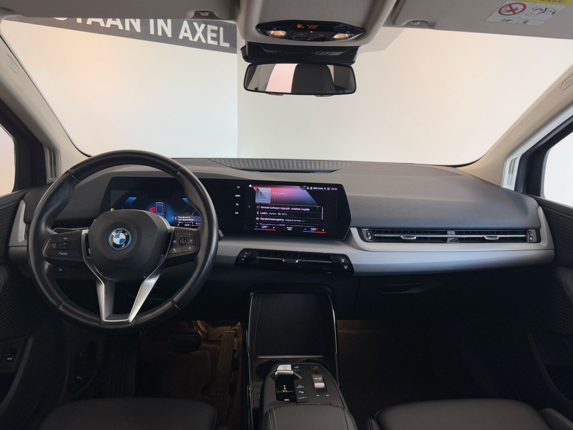 44027418-2.jpg