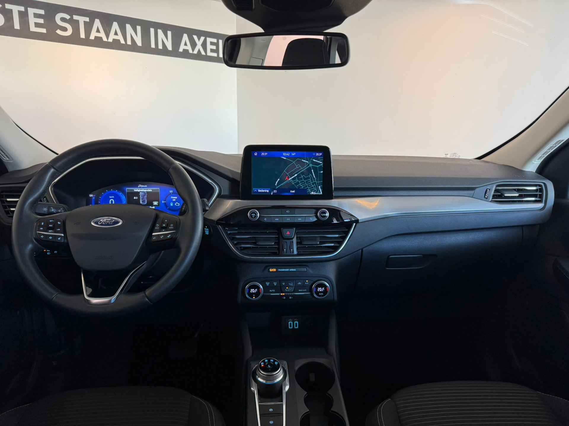 44380965-11.jpg
