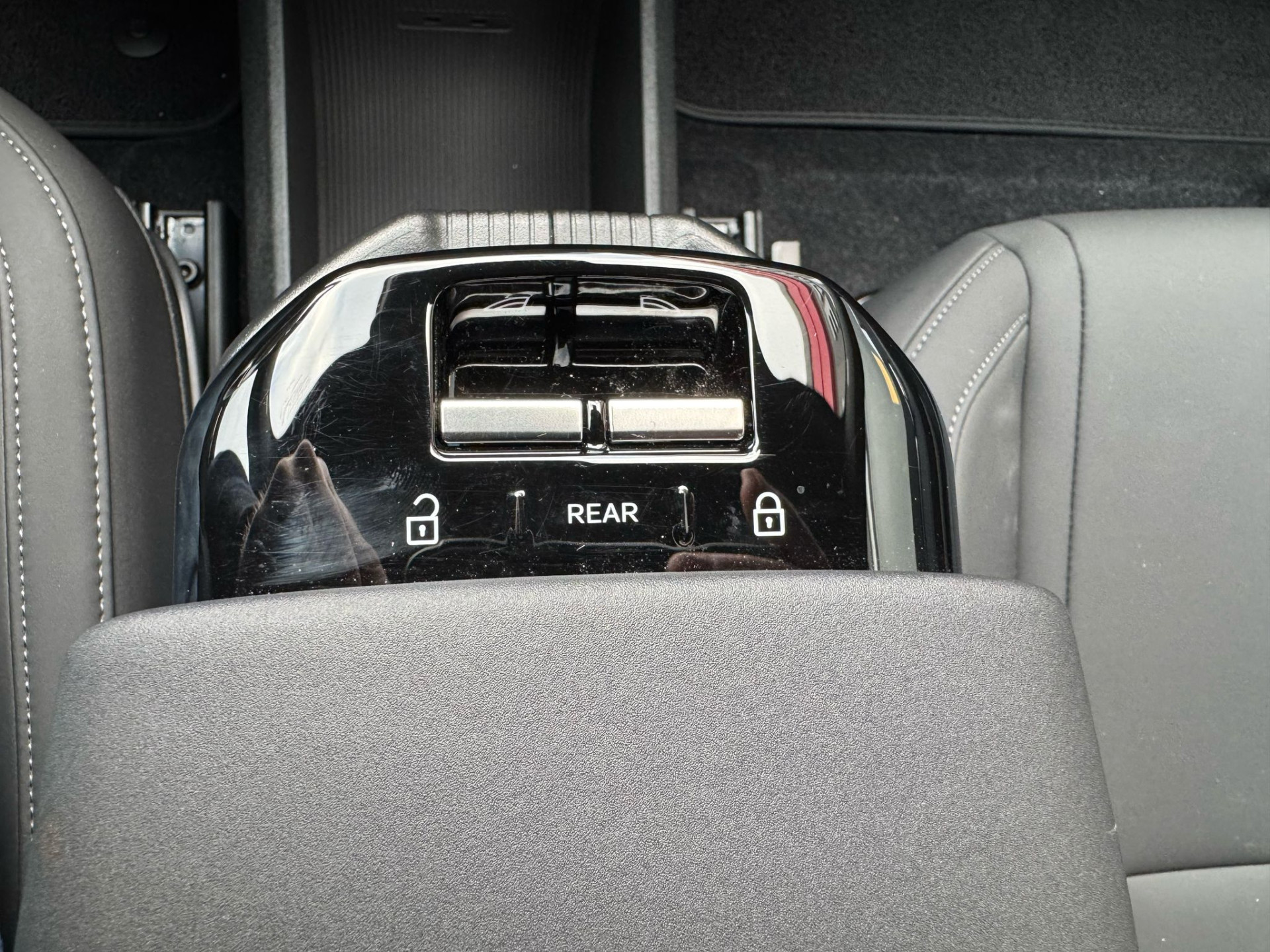 44472842-17.jpg