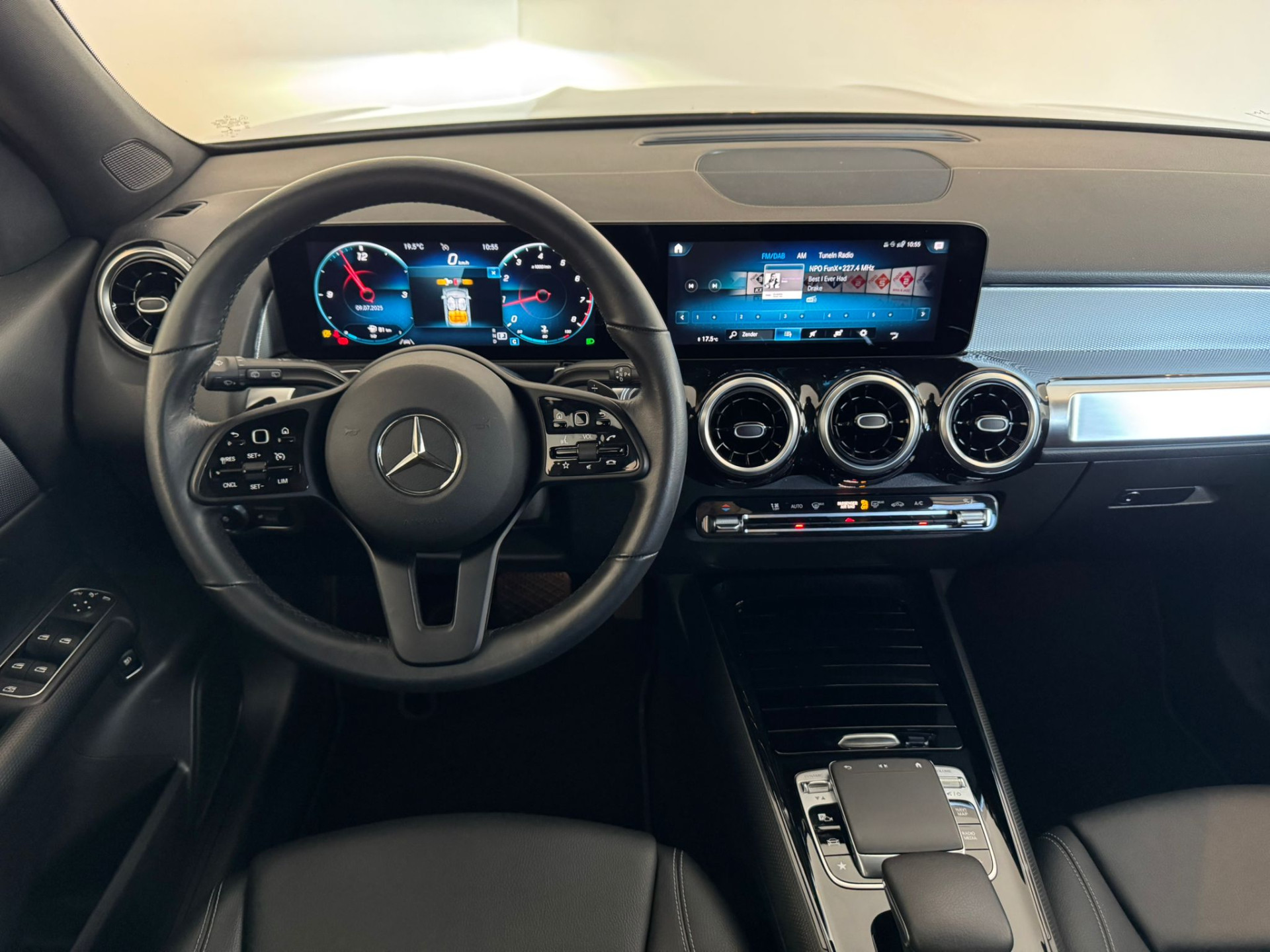 44880402-25.jpg