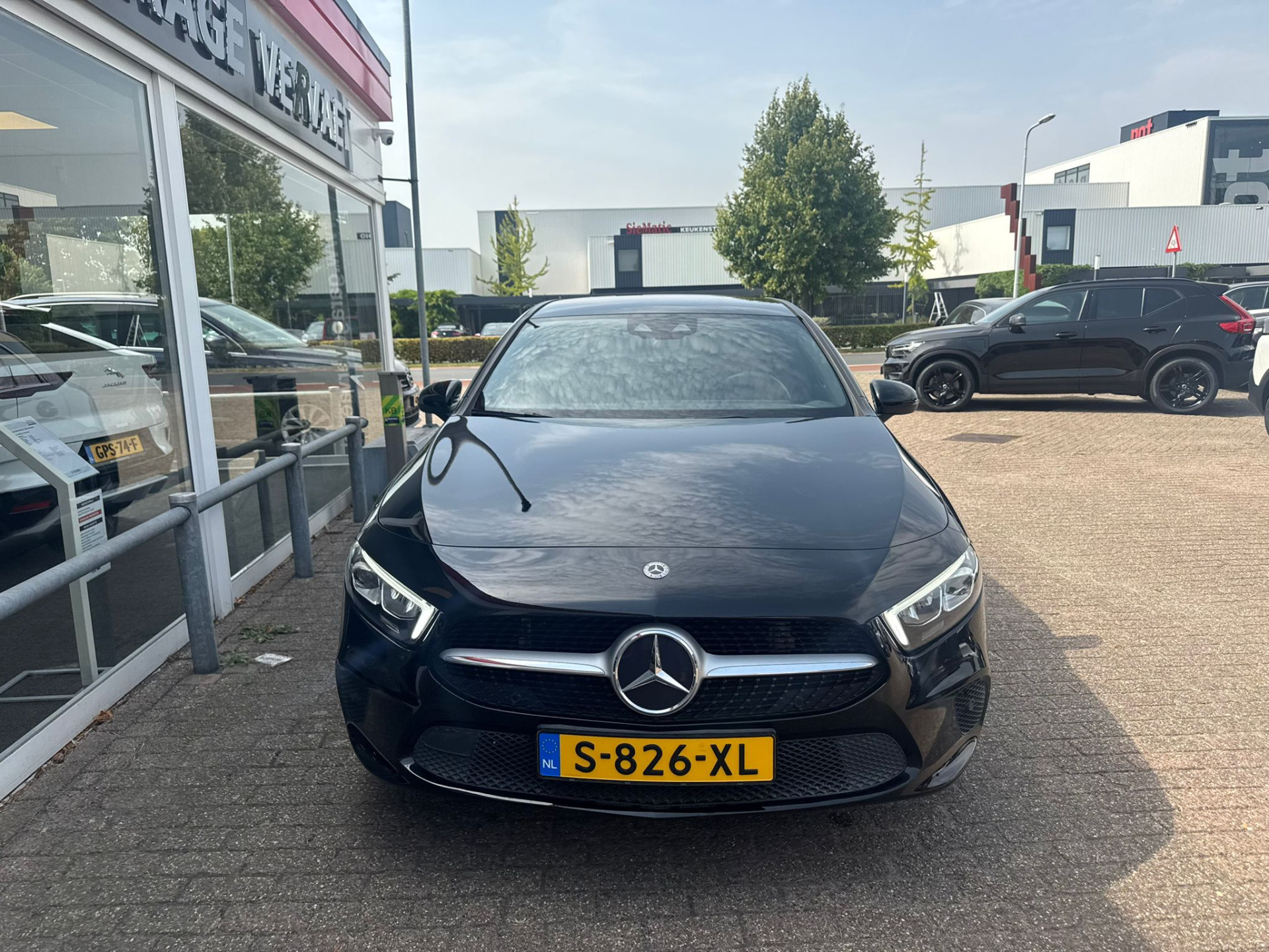 46985695-3.jpg