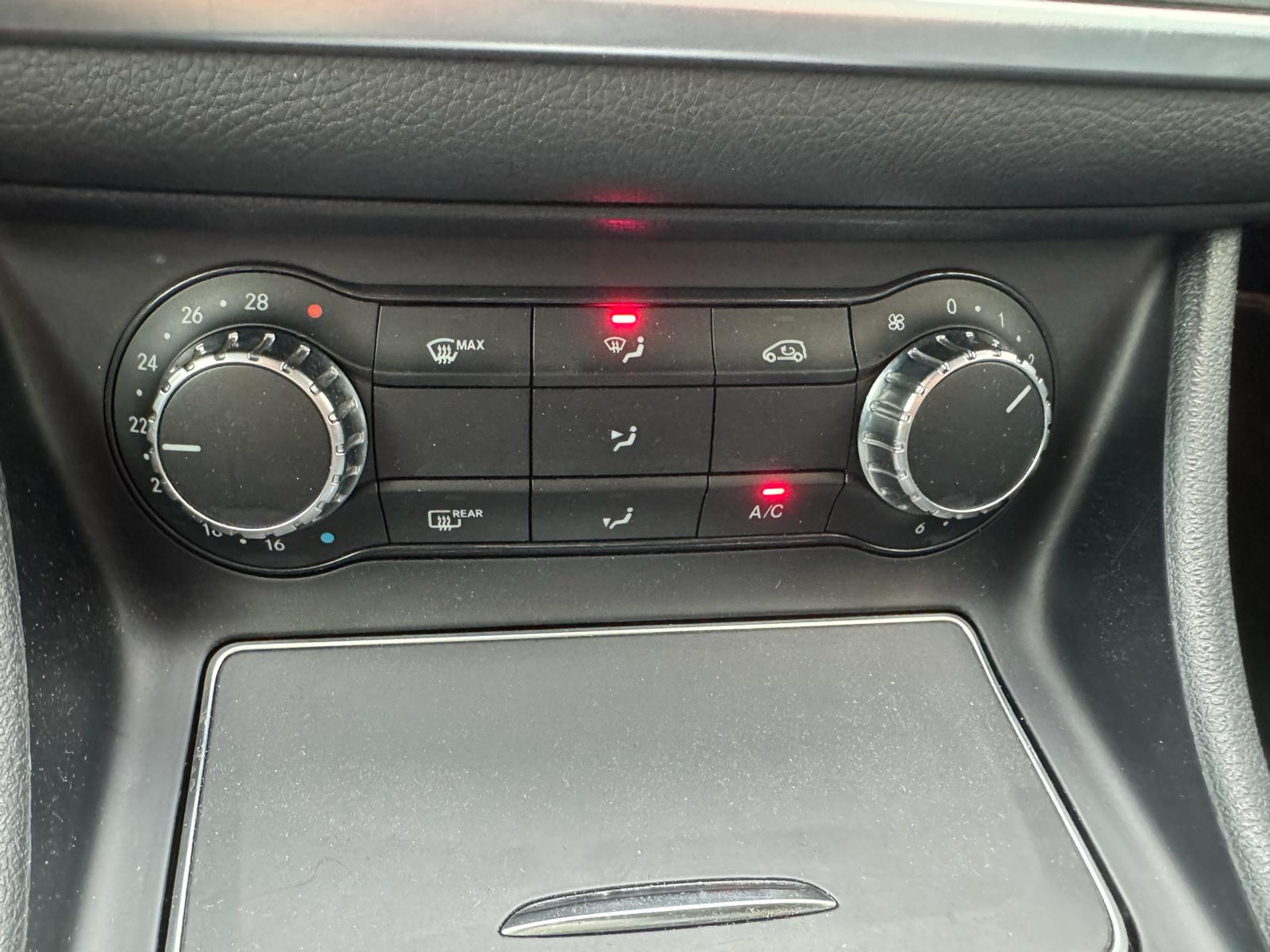 47037070-16.jpg