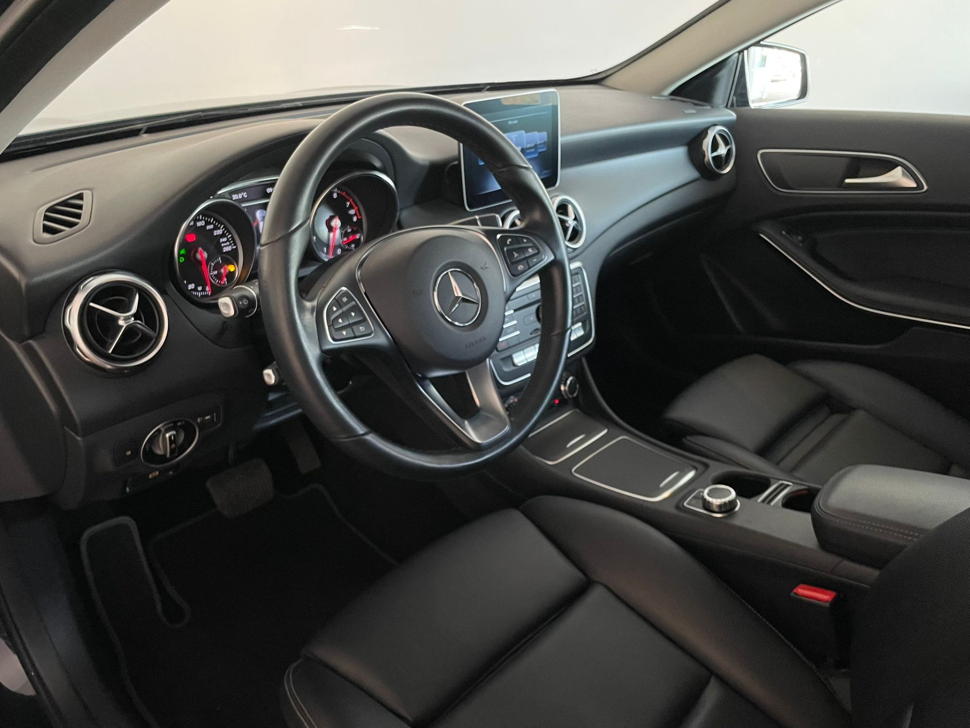 47037070-20.jpg