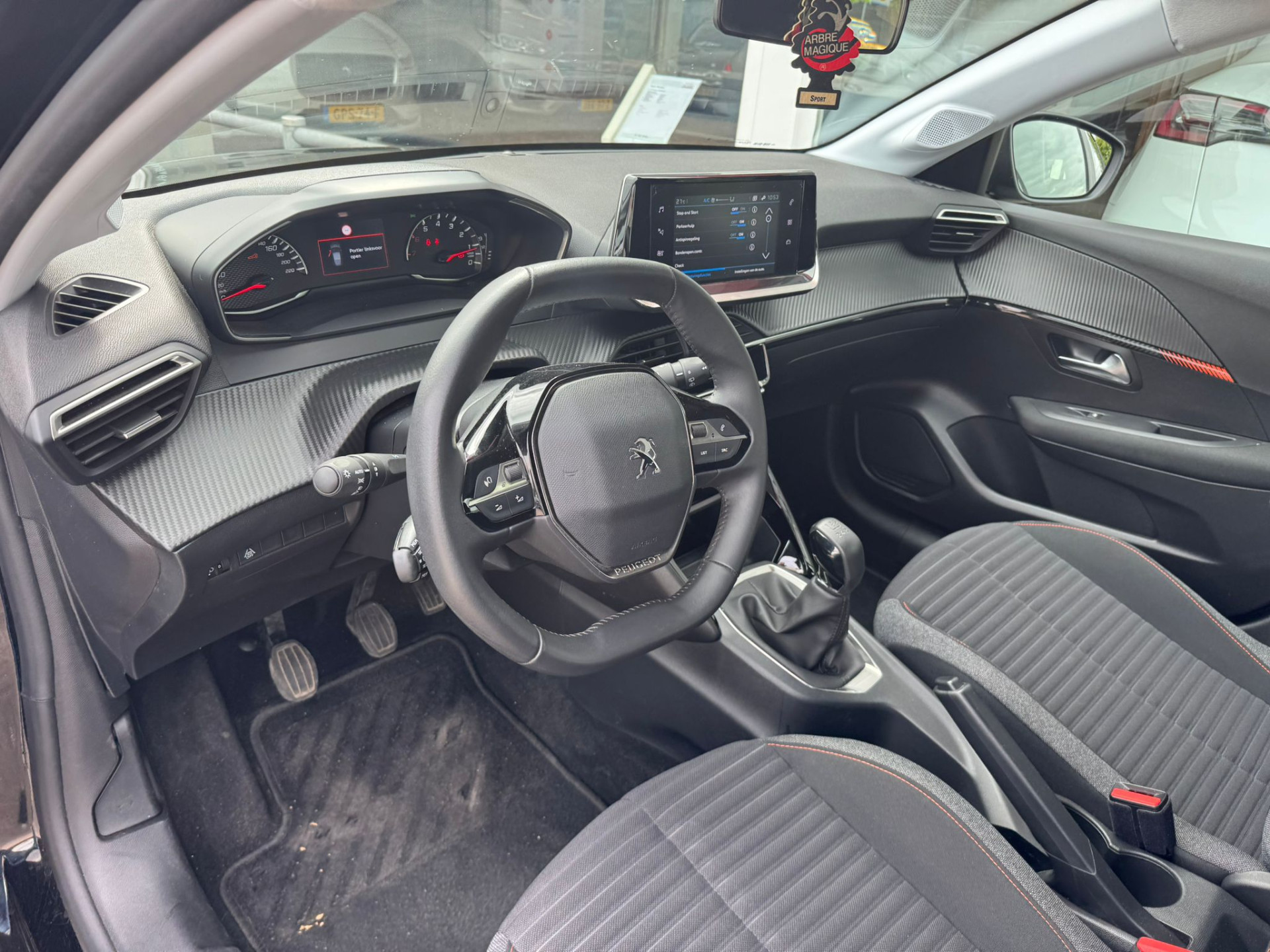 47135970-4.jpg