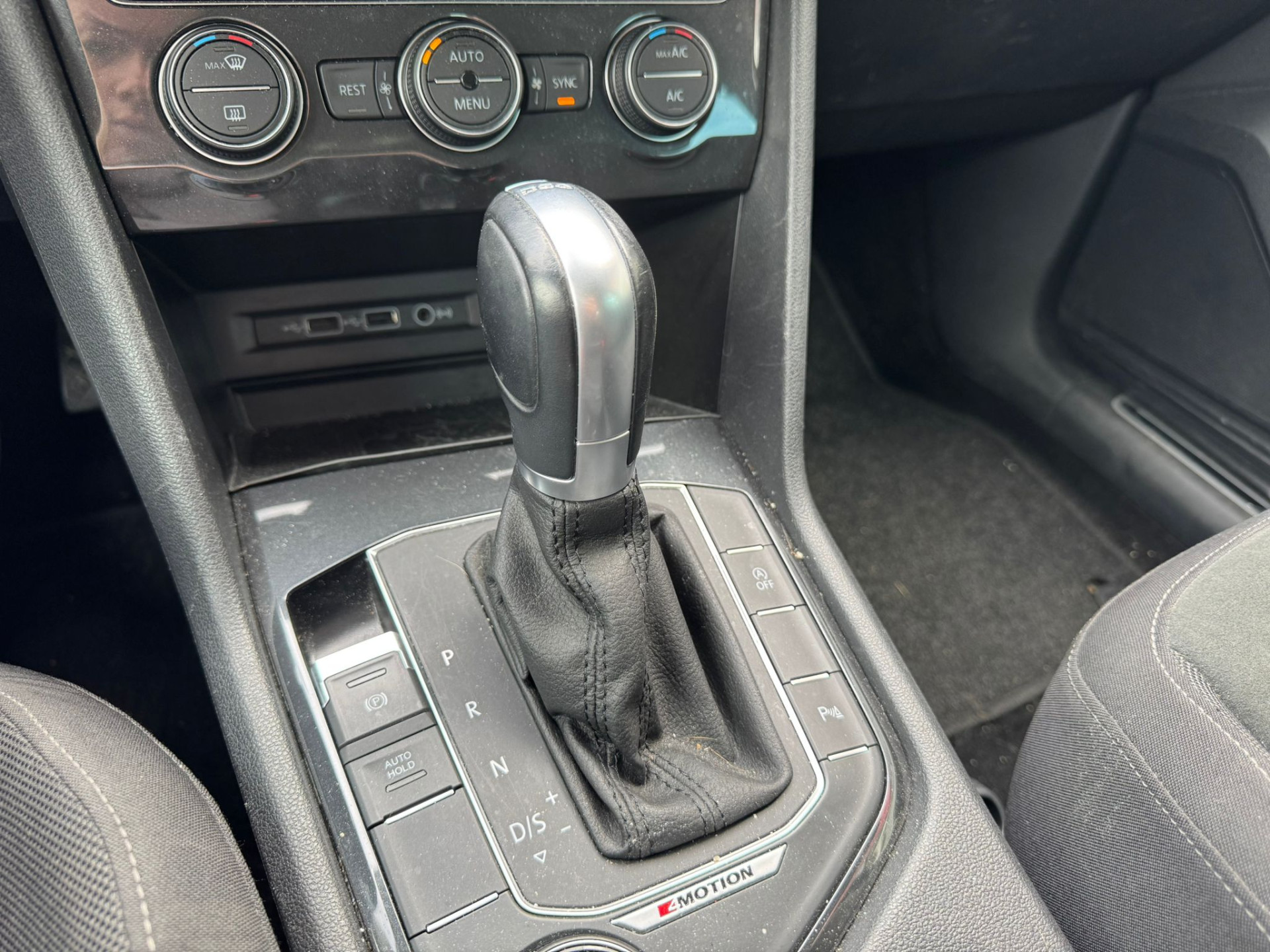 47593903-22.jpg