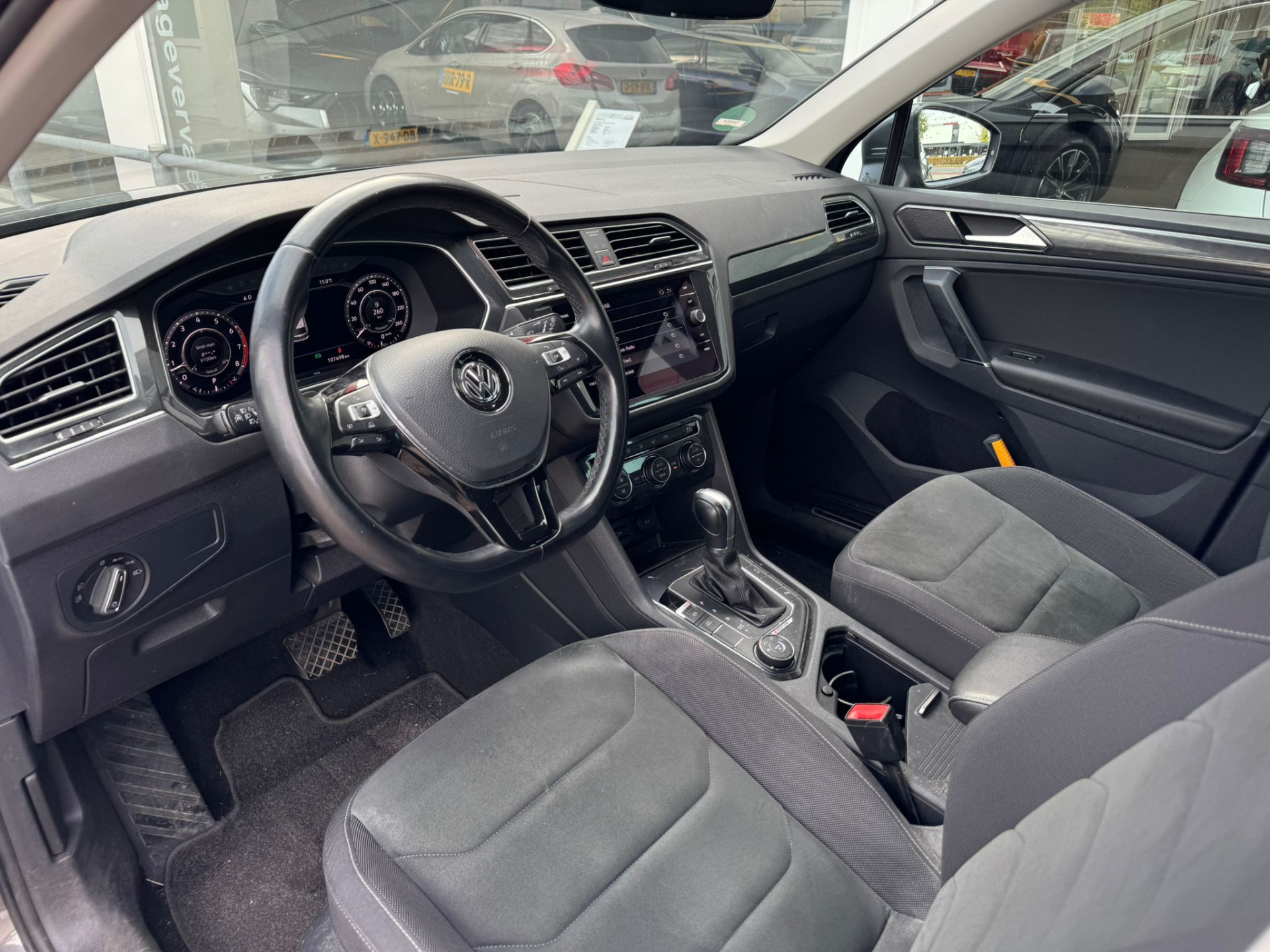 47593903-7.jpg