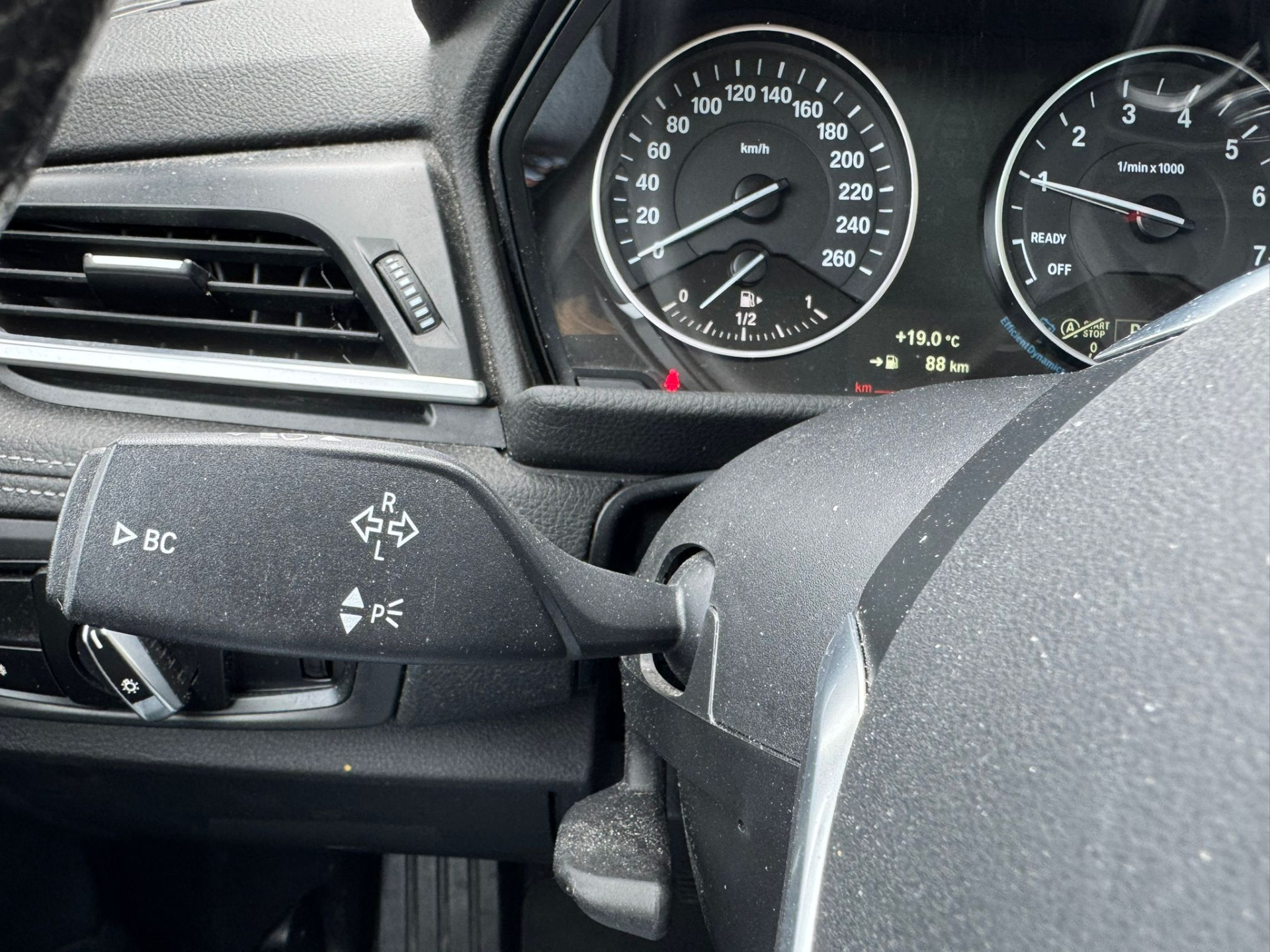 47600361-13.jpg