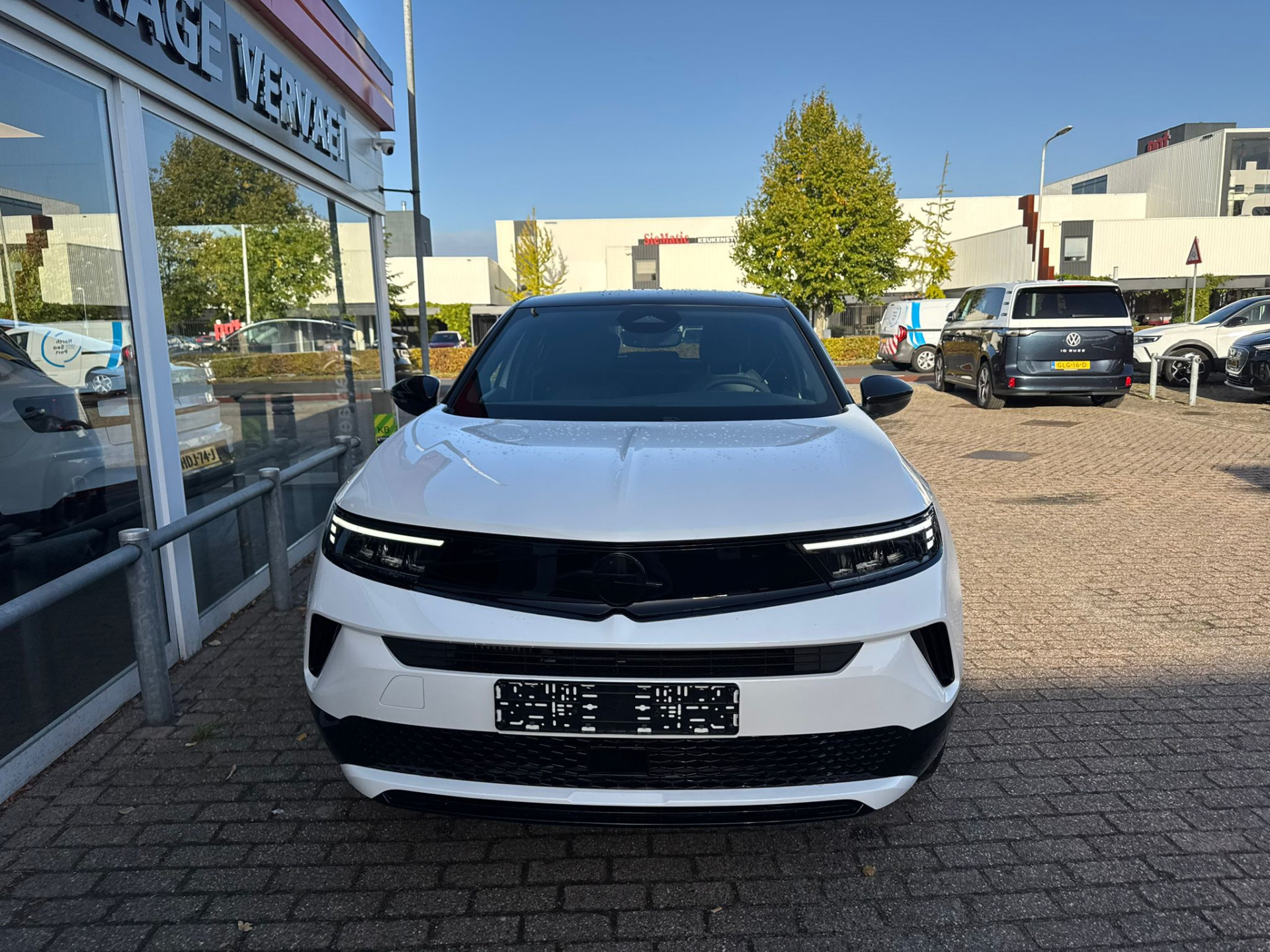 47605643-4.jpg