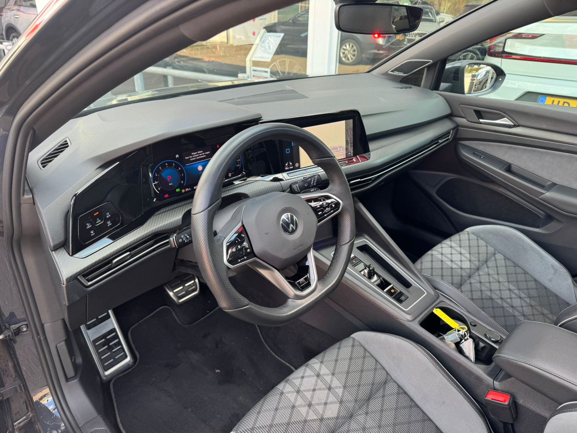 47992415-4.jpg