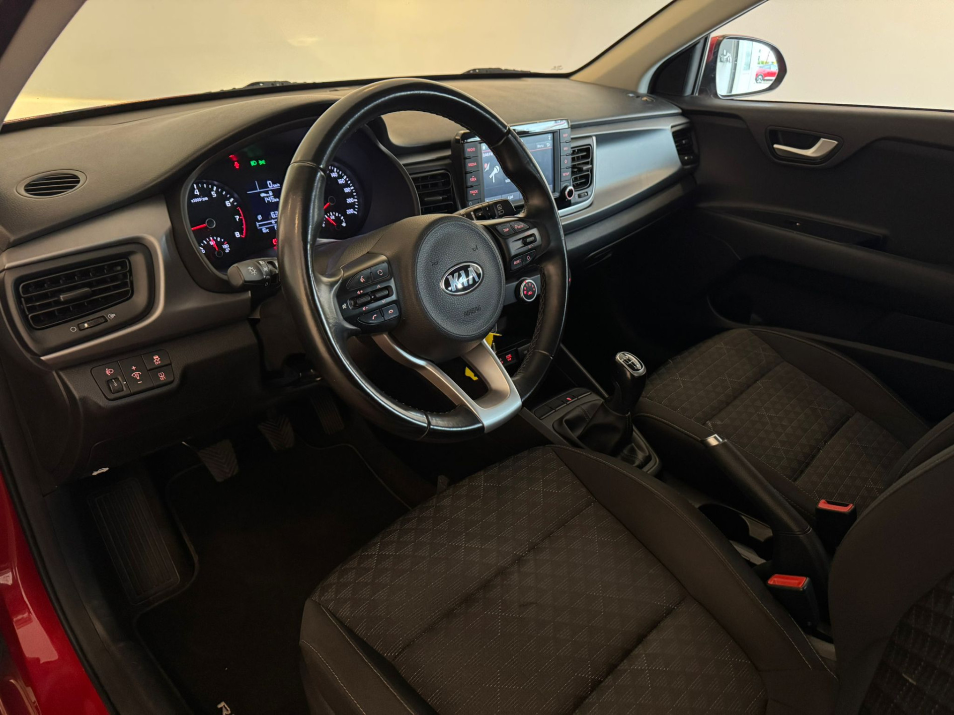 48169854-16.jpg
