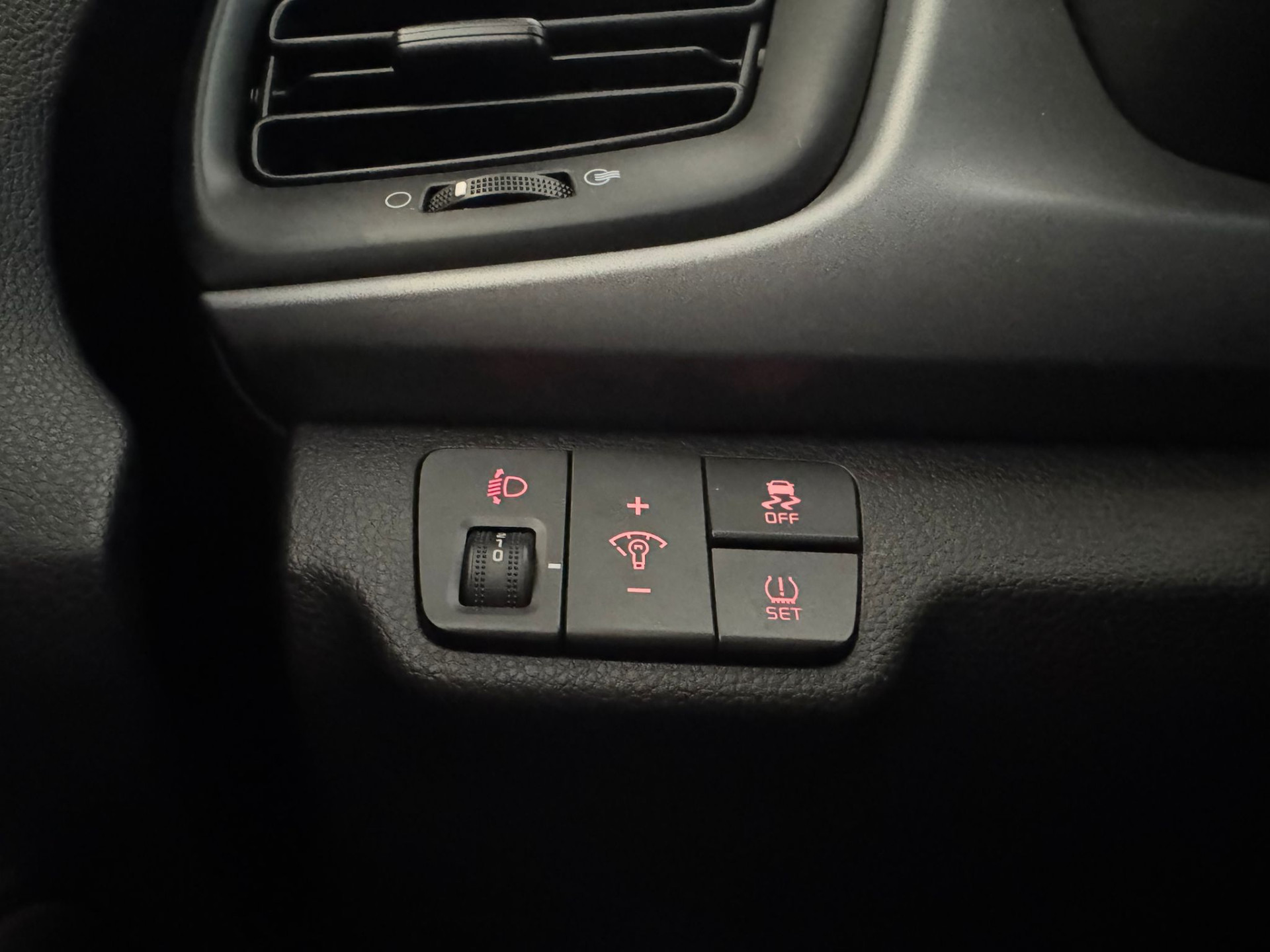 48169854-24.jpg