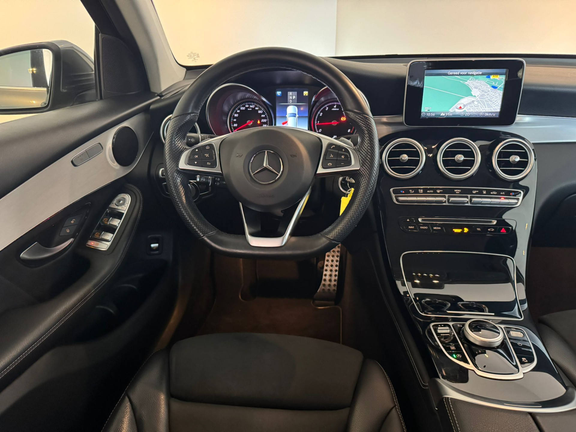 48256409-4.jpg