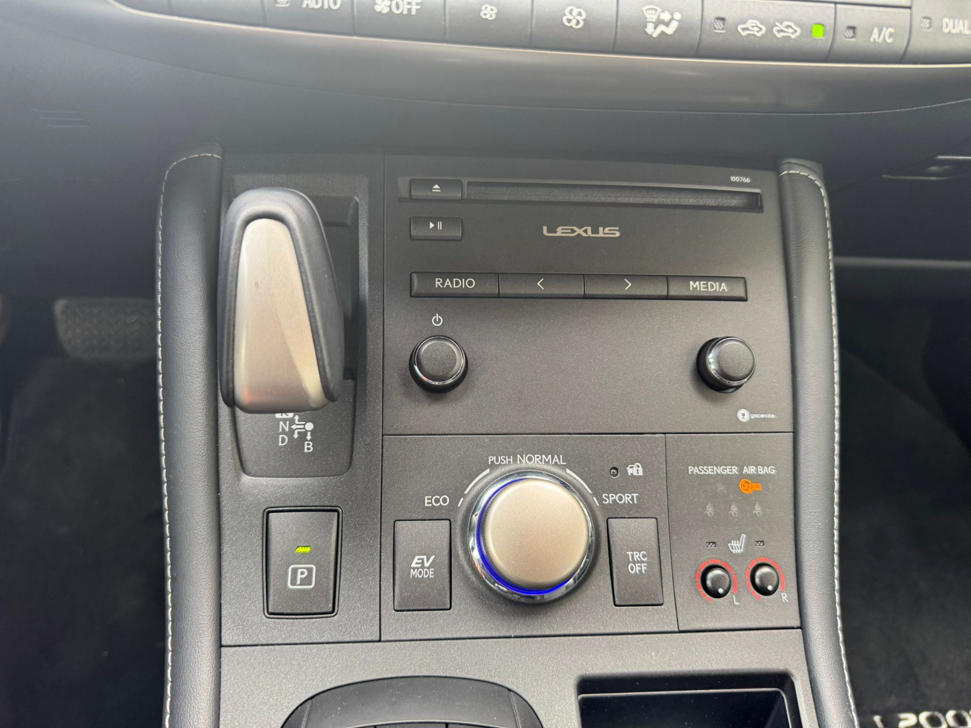 48296114-14.jpg