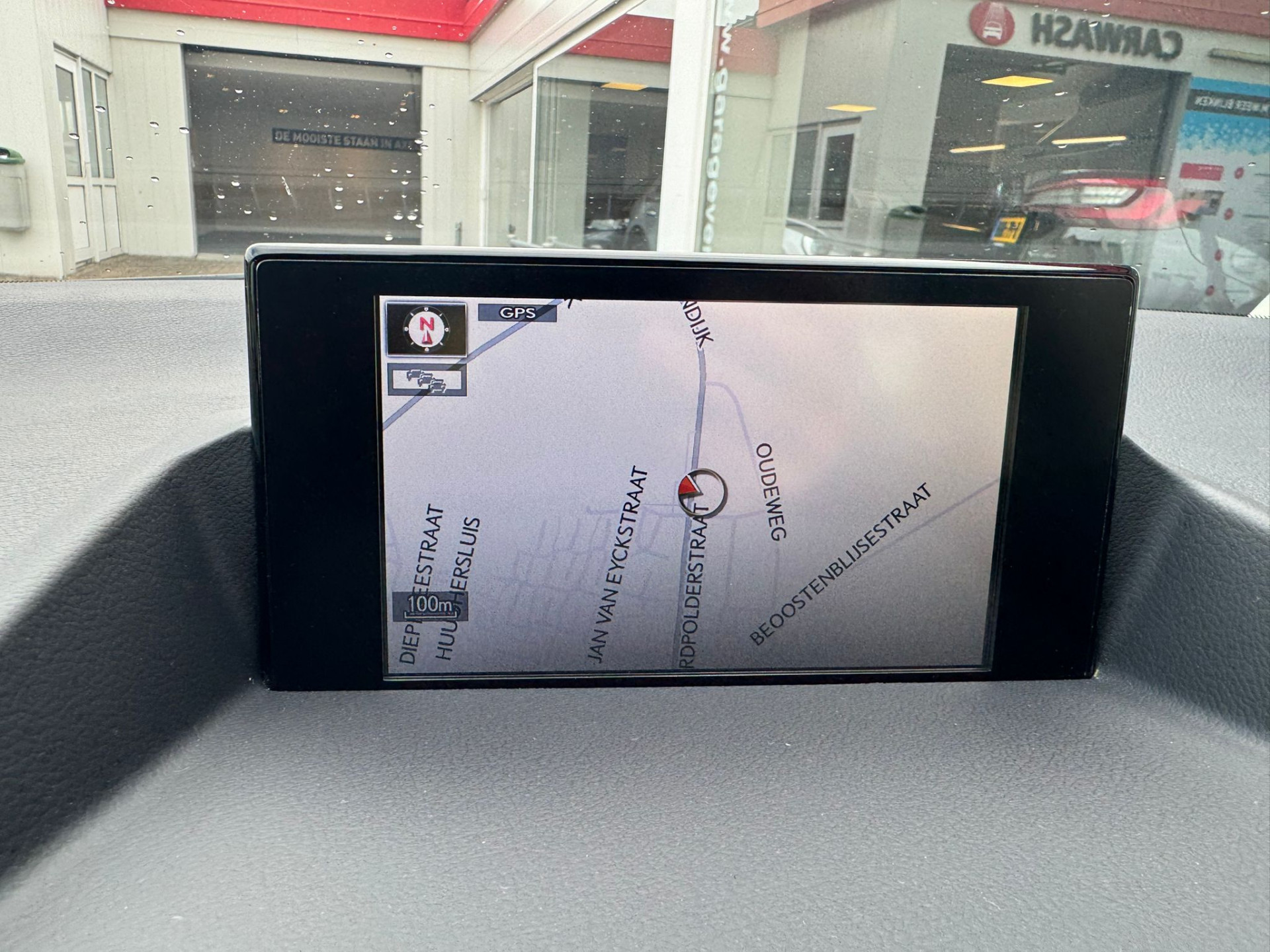 48296114-15.jpg