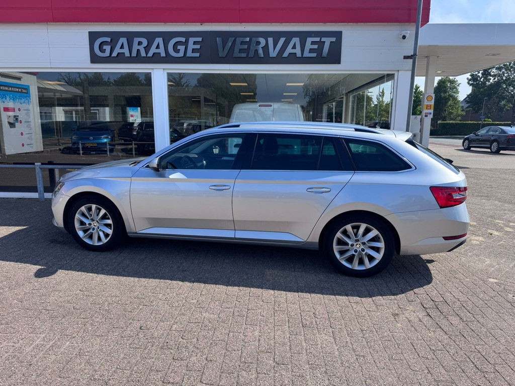 49991869-19.jpg